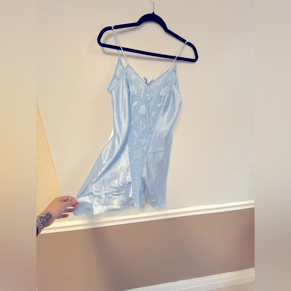 R Michael Alan Vintage Powder Blue Lace V front/ back embroidered sheer floral